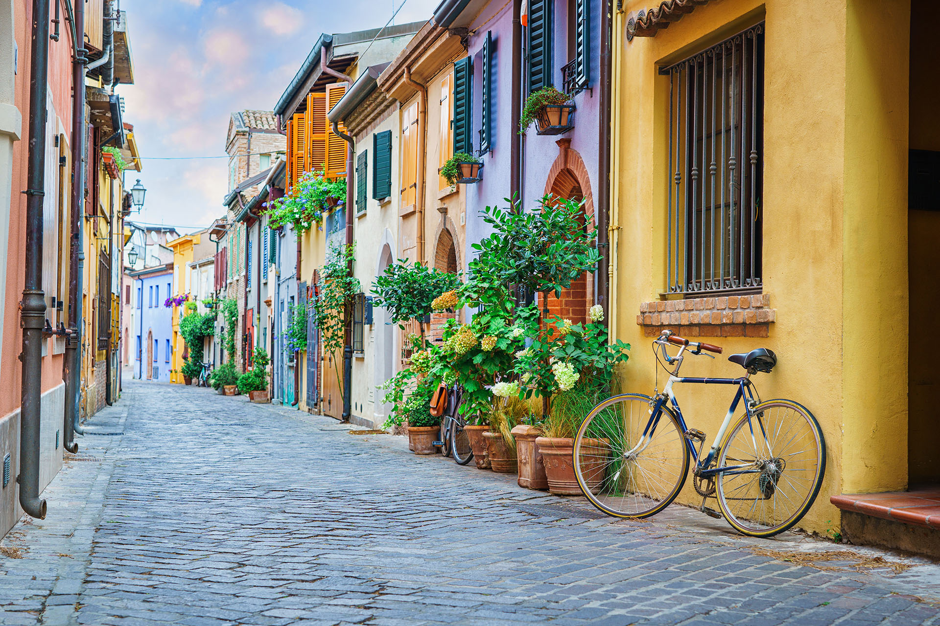 Narrow,Street,Of,The,Village,Of,Fishermen,San,Guiliano,With