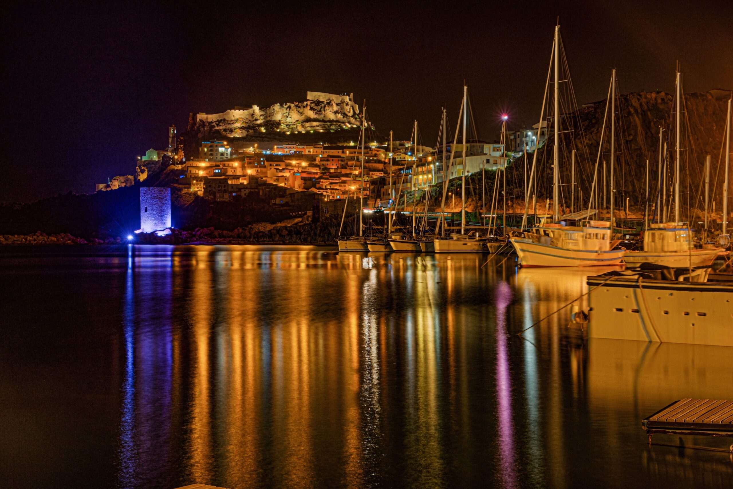 Castelsardo-notturna-da-portale-Multimedia-scaled